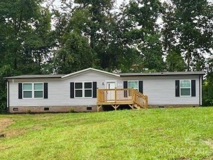 3173 Bear Trail Drive, Lenoir, NC 28645.  MLS# CAR4291222, YatesRealty ID 17078. 