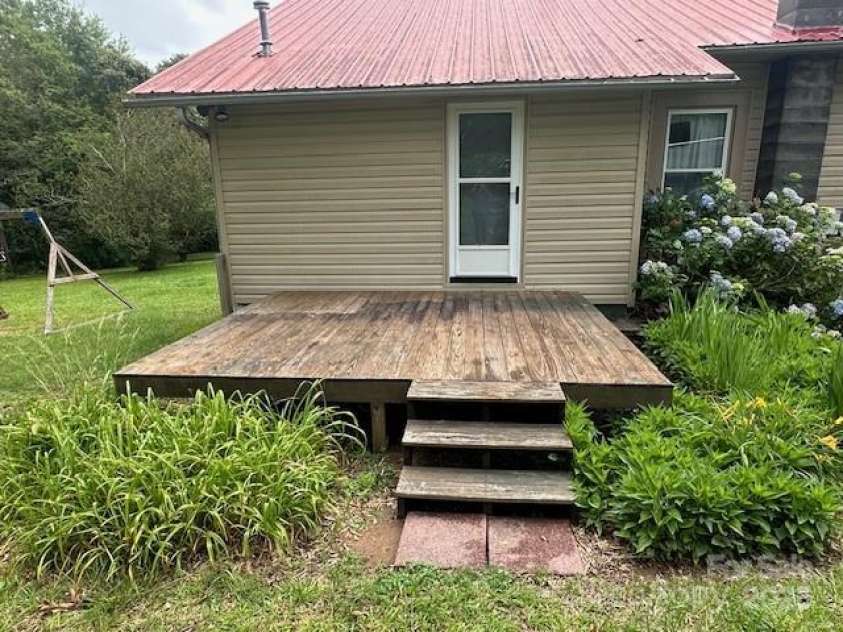 200 Hilltop Drive, Mooresboro, NC 28114.  MLS# CAR4265247, YatesRealty ID 17079. 10X12 Deck