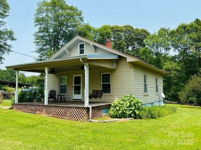 200 Hilltop Drive, Mooresboro, NC 28114.  MLS# CAR4265247, YatesRealty ID 17079. 21X12 Covered Porch