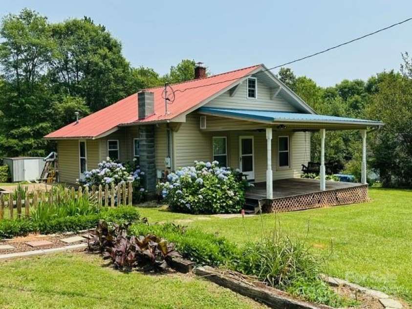 200 Hilltop Drive, Mooresboro, NC 28114.  MLS# CAR4265247, YatesRealty ID 17079. 