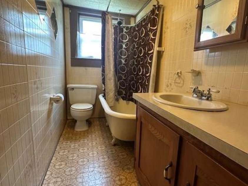 200 Hilltop Drive, Mooresboro, NC 28114.  MLS# CAR4265247, YatesRealty ID 17079. Bathroom