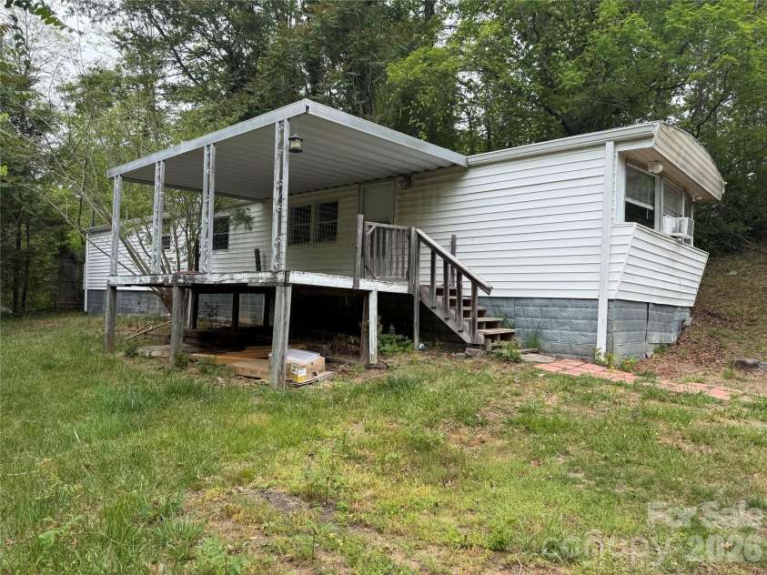 45 Overbrook Drive, Saluda, NC 28773.  MLS# CAR4376306, YatesRealty ID 17079. 