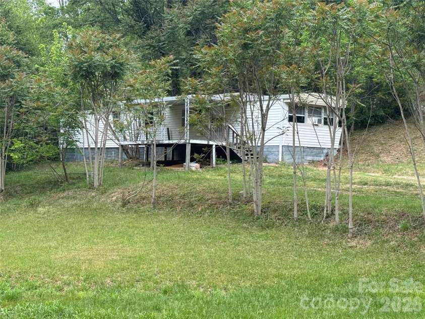 45 Overbrook Drive, Saluda, NC 28773.  MLS# CAR4376306, YatesRealty ID 17079. 