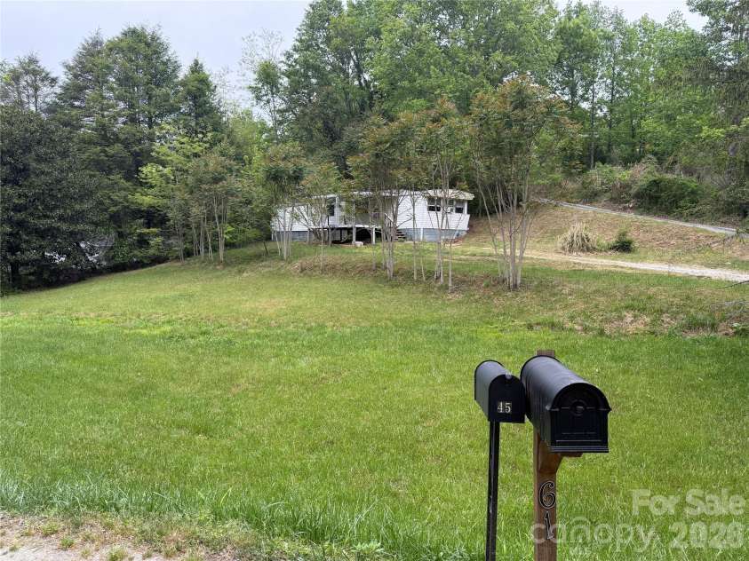45 Overbrook Drive, Saluda, NC 28773.  MLS# CAR4376306, YatesRealty ID 17079. 