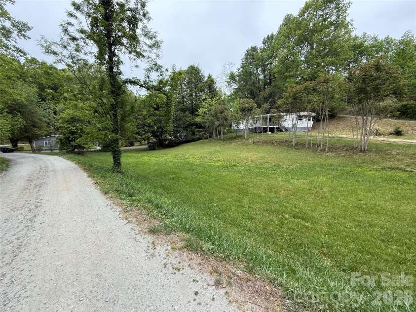45 Overbrook Drive, Saluda, NC 28773.  MLS# CAR4376306, YatesRealty ID 17079. 