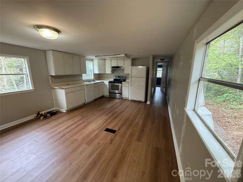 45 Overbrook Drive, Saluda, NC 28773.  MLS# CAR4376306, YatesRealty ID 17079. 