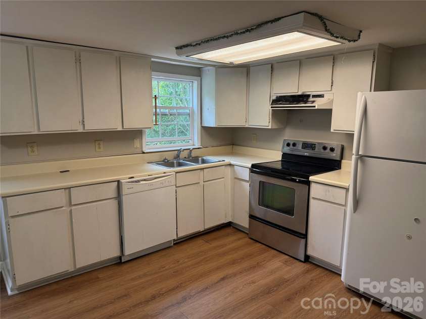 45 Overbrook Drive, Saluda, NC 28773.  MLS# CAR4376306, YatesRealty ID 17079. 