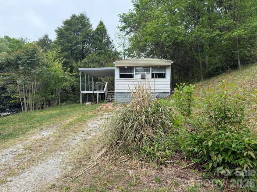45 Overbrook Drive, Saluda, NC 28773.  MLS# CAR4376306, YatesRealty ID 17079. 