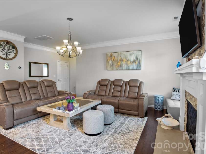 10621 Shanon Darby Lane, Charlotte, NC 28214.  MLS# CAR4346409, YatesRealty ID 1708. 