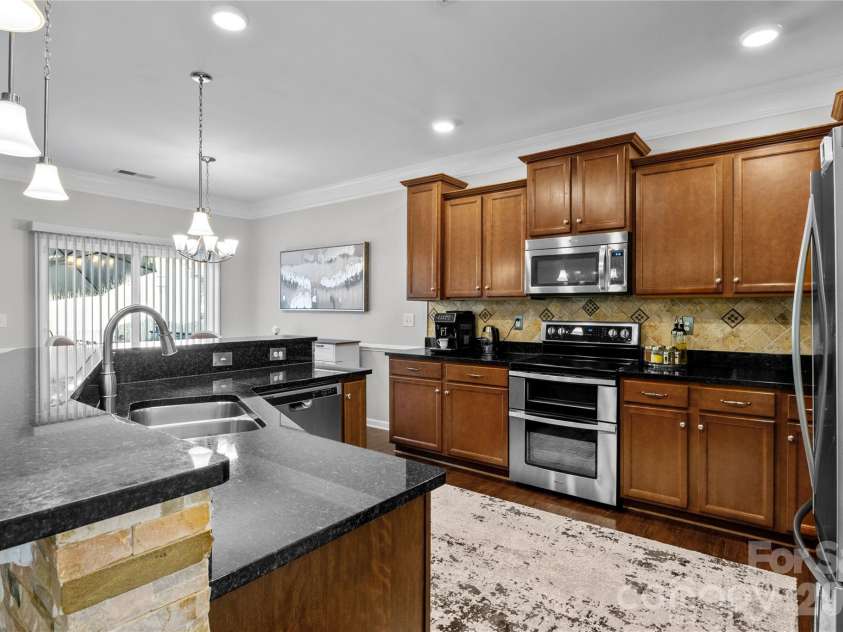 10621 Shanon Darby Lane, Charlotte, NC 28214.  MLS# CAR4346409, YatesRealty ID 1708. 