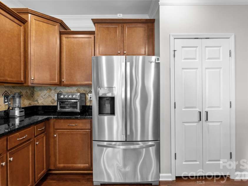 10621 Shanon Darby Lane, Charlotte, NC 28214.  MLS# CAR4346409, YatesRealty ID 1708. 