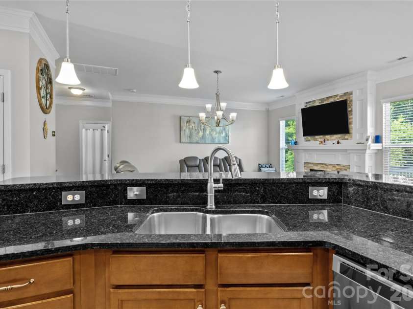 10621 Shanon Darby Lane, Charlotte, NC 28214.  MLS# CAR4346409, YatesRealty ID 1708. 