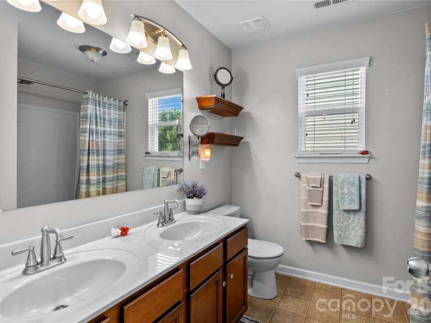 10621 Shanon Darby Lane, Charlotte, NC 28214.  MLS# CAR4346409, YatesRealty ID 1708. 