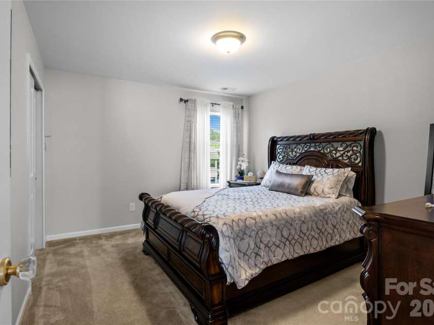 10621 Shanon Darby Lane, Charlotte, NC 28214.  MLS# CAR4346409, YatesRealty ID 1708. 