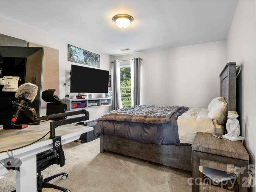 10621 Shanon Darby Lane, Charlotte, NC 28214.  MLS# CAR4346409, YatesRealty ID 1708. 