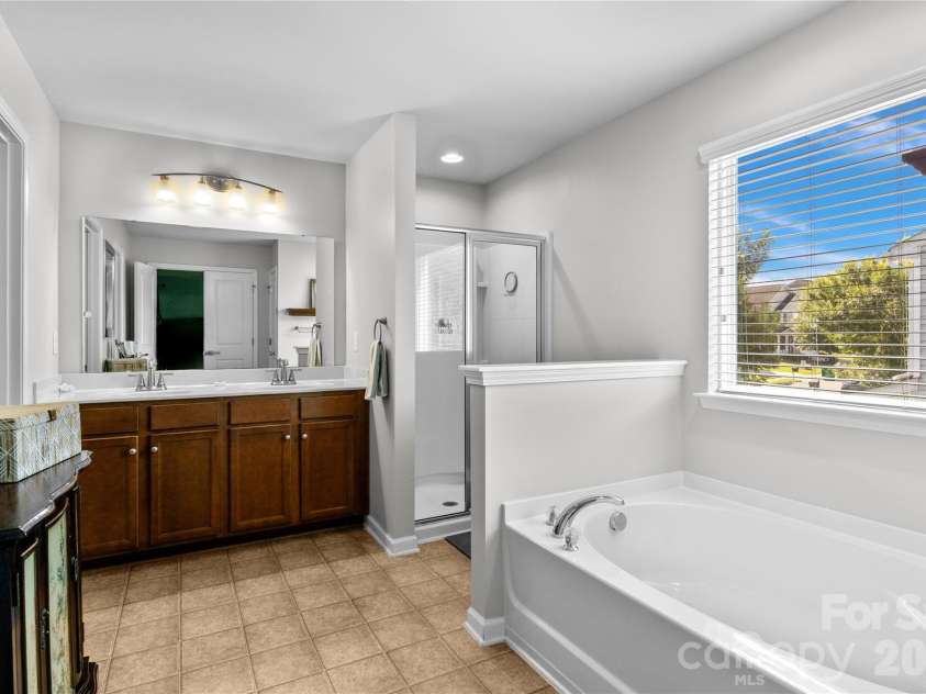 10621 Shanon Darby Lane, Charlotte, NC 28214.  MLS# CAR4346409, YatesRealty ID 1708. 