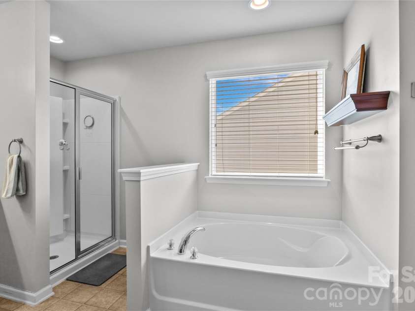 10621 Shanon Darby Lane, Charlotte, NC 28214.  MLS# CAR4346409, YatesRealty ID 1708. 