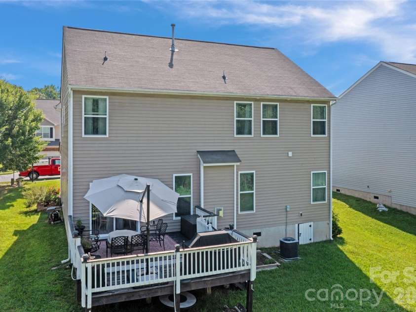 10621 Shanon Darby Lane, Charlotte, NC 28214.  MLS# CAR4346409, YatesRealty ID 1708. 
