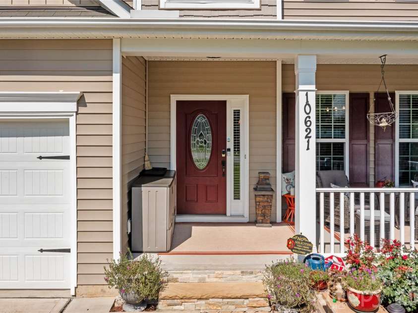 10621 Shanon Darby Lane, Charlotte, NC 28214.  MLS# CAR4346409, YatesRealty ID 1708. 