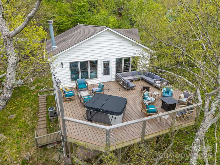 114 Spruce Hollow Road, Beech Mountain, NC 28604.  MLS# CAR4221992, YatesRealty ID 1708. 