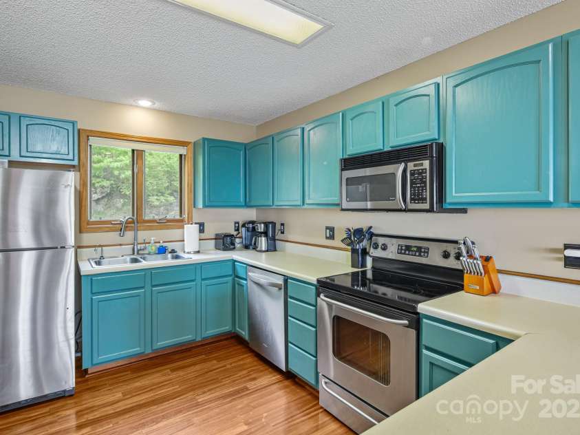 114 Spruce Hollow Road, Beech Mountain, NC 28604.  MLS# CAR4221992, YatesRealty ID 1708. 