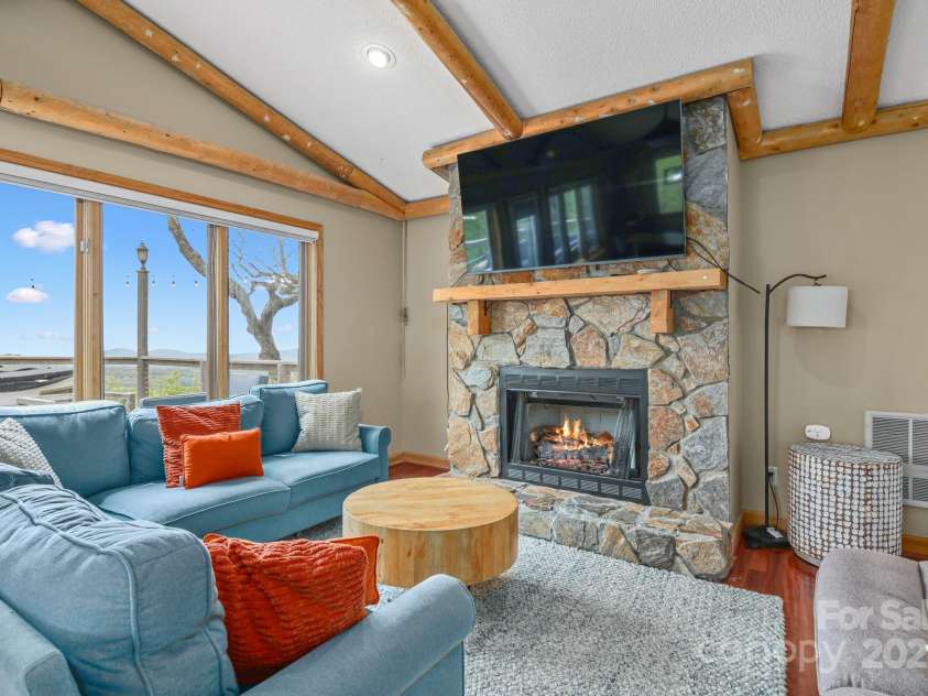 114 Spruce Hollow Road, Beech Mountain, NC 28604.  MLS# CAR4221992, YatesRealty ID 1708. 