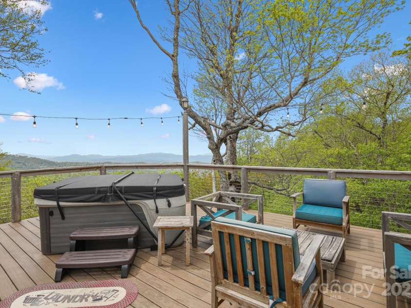 114 Spruce Hollow Road, Beech Mountain, NC 28604.  MLS# CAR4221992, YatesRealty ID 1708. 