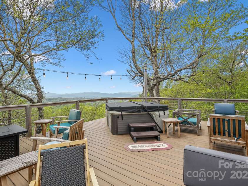 114 Spruce Hollow Road, Beech Mountain, NC 28604.  MLS# CAR4221992, YatesRealty ID 1708. 