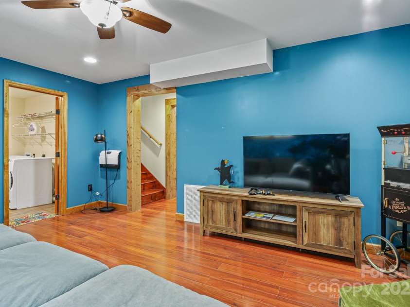 114 Spruce Hollow Road, Beech Mountain, NC 28604.  MLS# CAR4221992, YatesRealty ID 1708. 