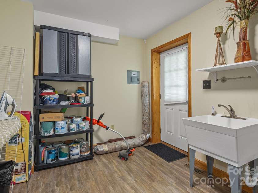 114 Spruce Hollow Road, Beech Mountain, NC 28604.  MLS# CAR4221992, YatesRealty ID 1708. 