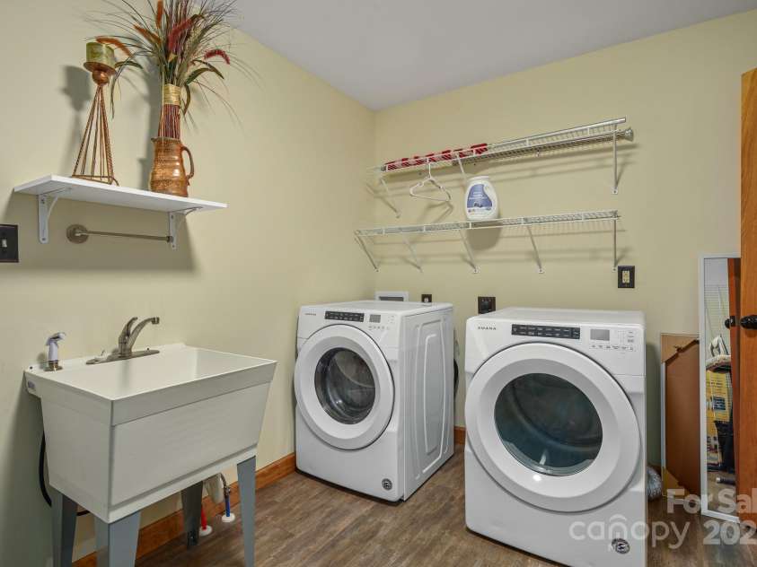 114 Spruce Hollow Road, Beech Mountain, NC 28604.  MLS# CAR4221992, YatesRealty ID 1708. 