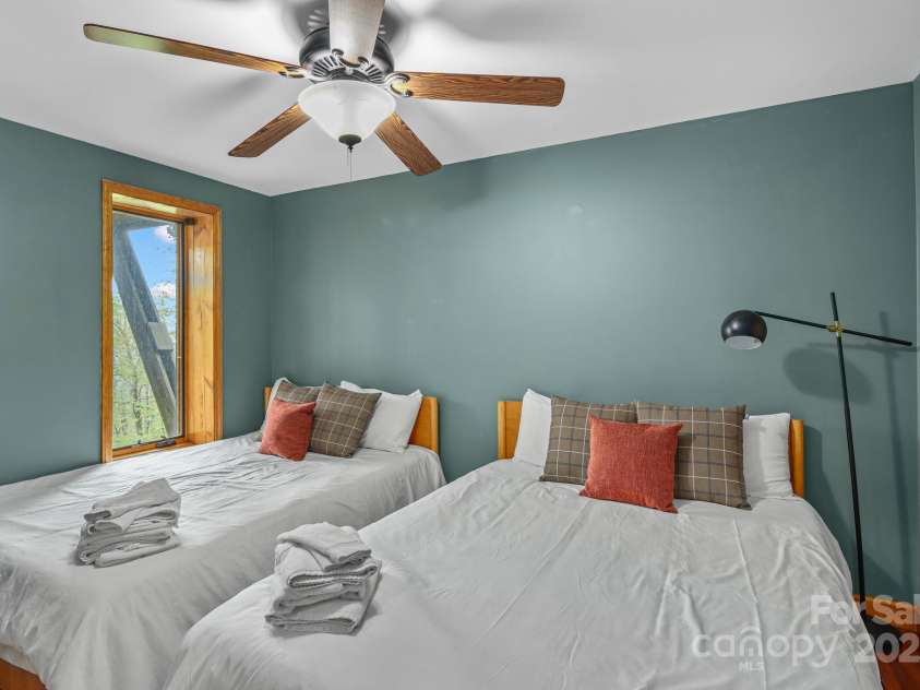 114 Spruce Hollow Road, Beech Mountain, NC 28604.  MLS# CAR4221992, YatesRealty ID 1708. 