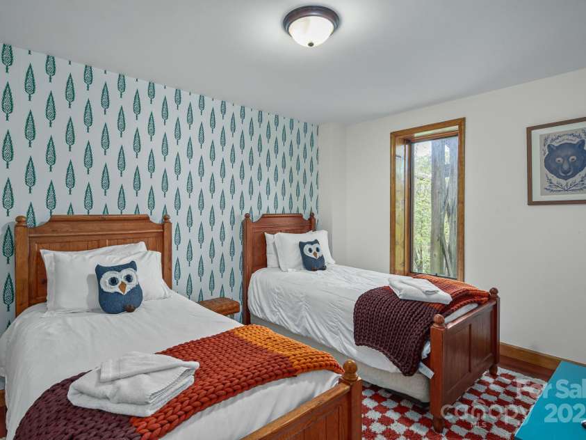 114 Spruce Hollow Road, Beech Mountain, NC 28604.  MLS# CAR4221992, YatesRealty ID 1708. 