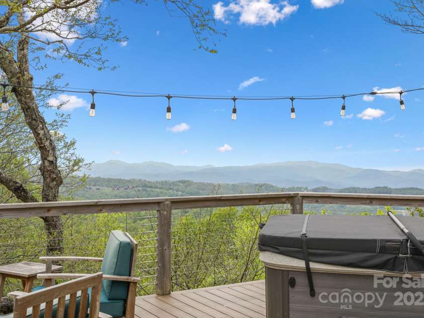 114 Spruce Hollow Road, Beech Mountain, NC 28604.  MLS# CAR4221992, YatesRealty ID 1708. 