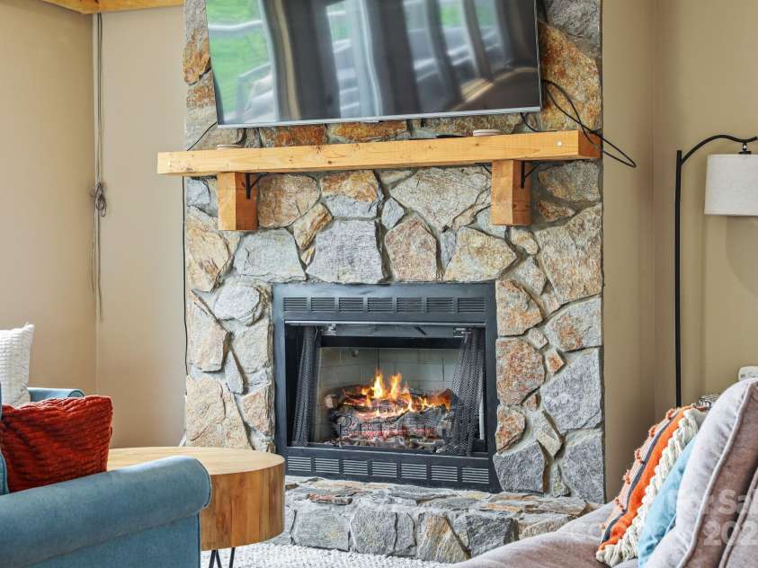 114 Spruce Hollow Road, Beech Mountain, NC 28604.  MLS# CAR4221992, YatesRealty ID 1708. 