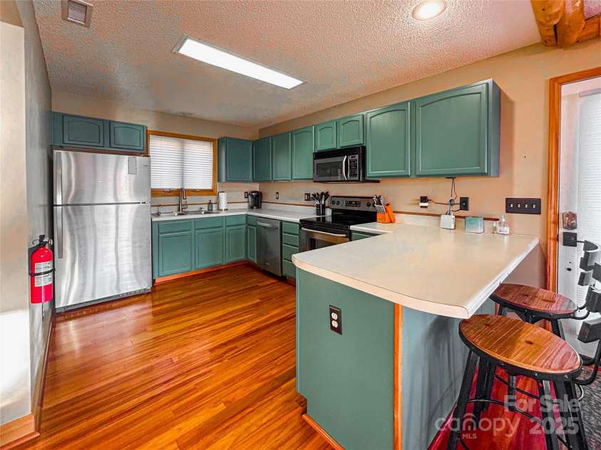 114 Spruce Hollow Road, Beech Mountain, NC 28604.  MLS# CAR4325334, YatesRealty ID 1708. 