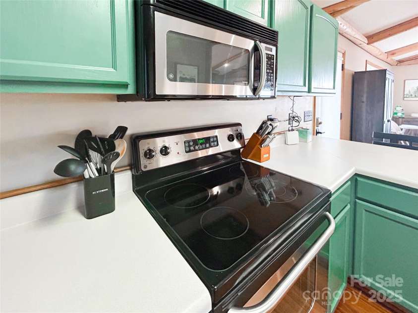 114 Spruce Hollow Road, Beech Mountain, NC 28604.  MLS# CAR4325334, YatesRealty ID 1708. 