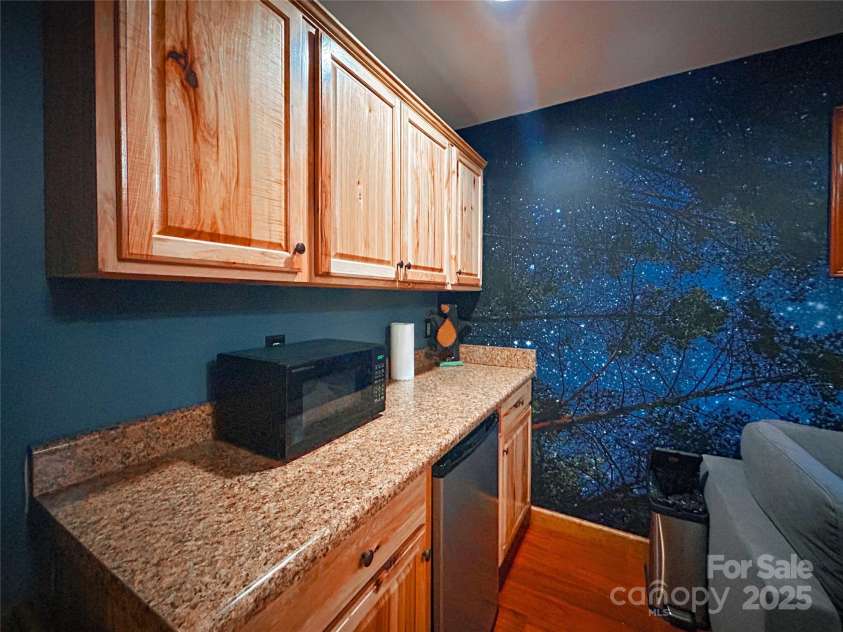 114 Spruce Hollow Road, Beech Mountain, NC 28604.  MLS# CAR4325334, YatesRealty ID 1708. 