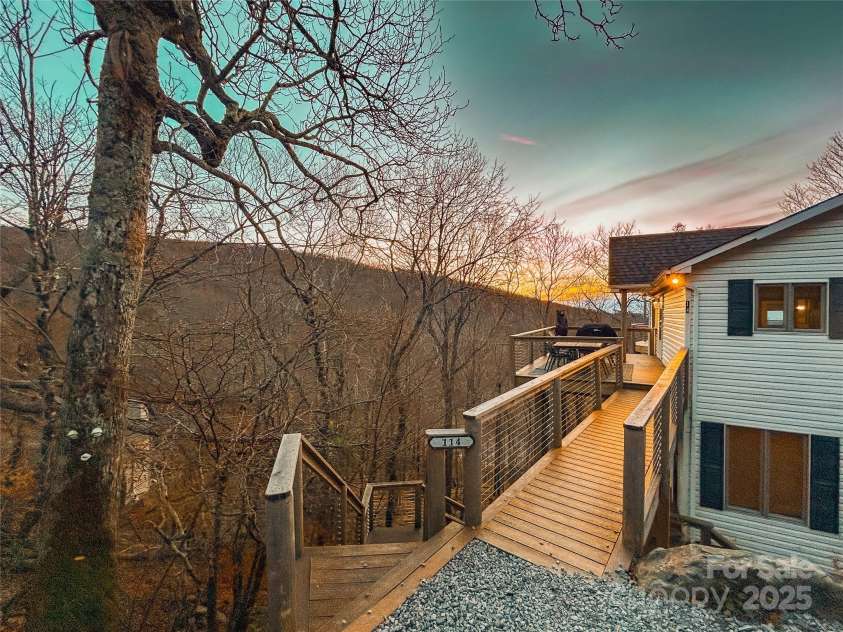 114 Spruce Hollow Road, Beech Mountain, NC 28604.  MLS# CAR4325334, YatesRealty ID 1708. 