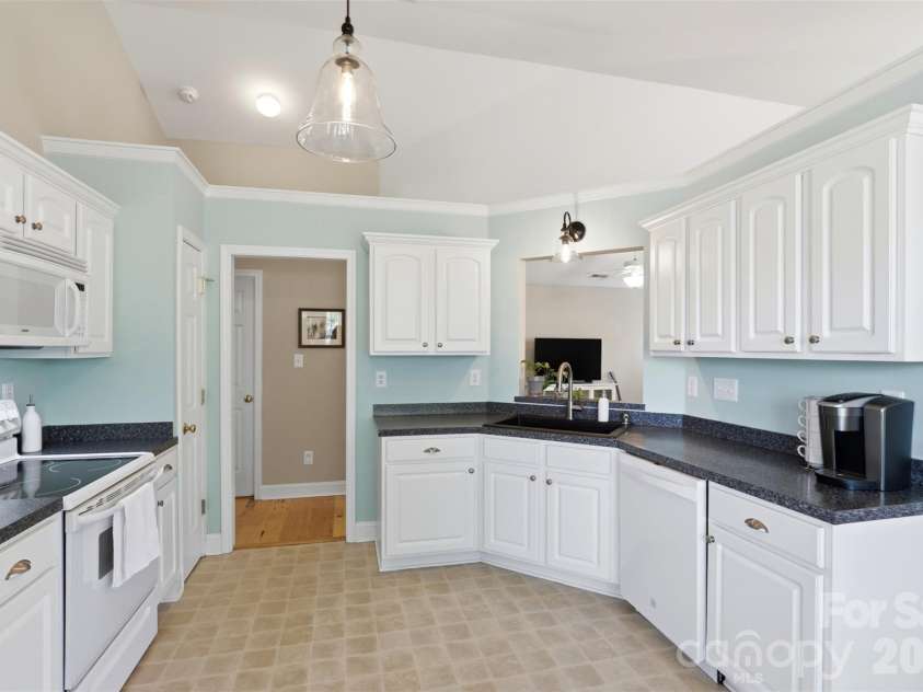 3371 Muddy Creek Road, Midland, NC 28107.  MLS# CAR4375674, YatesRealty ID 17080. Kitchen