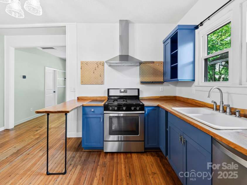 57 Nevada Avenue, Asheville, NC 28806.  MLS# CAR4255023, YatesRealty ID 17080. 