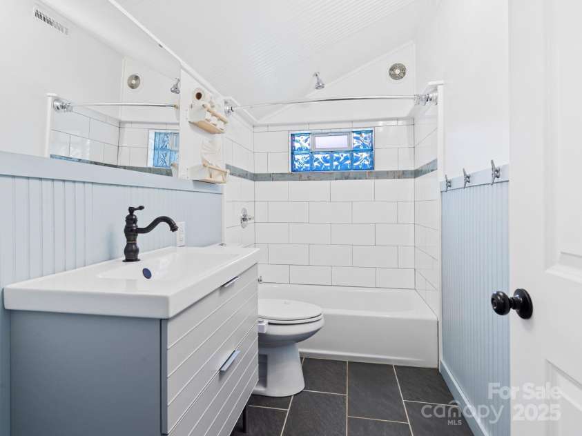 57 Nevada Avenue, Asheville, NC 28806.  MLS# CAR4255023, YatesRealty ID 17080. Modern Bath