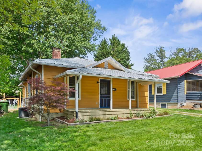 57 Nevada Avenue, Asheville, NC 28806.  MLS# CAR4255023, YatesRealty ID 17080. Welcome Home!