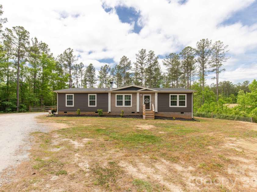 412 Mullinax Circle, Blacksburg, SC 29702.  MLS# CAR4376227, YatesRealty ID 17081. 