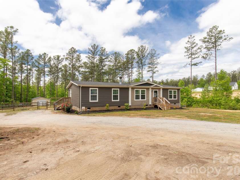 412 Mullinax Circle, Blacksburg, SC 29702.  MLS# CAR4376227, YatesRealty ID 17081. 