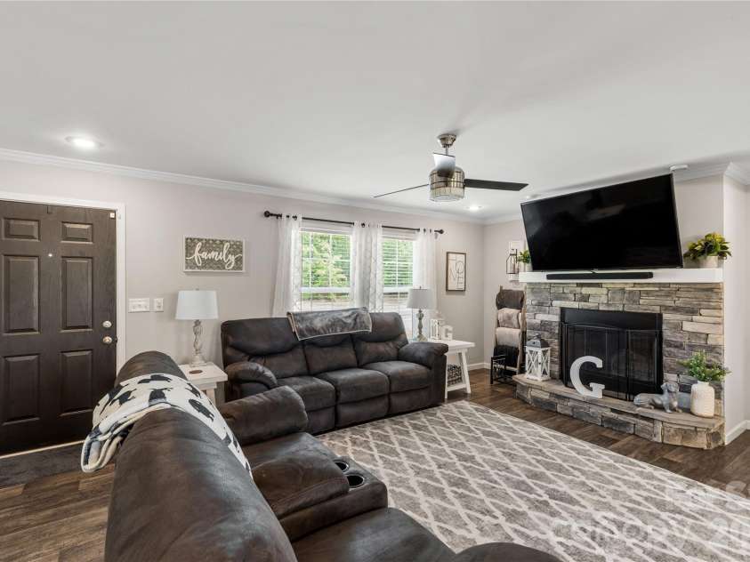 412 Mullinax Circle, Blacksburg, SC 29702.  MLS# CAR4376227, YatesRealty ID 17081. 