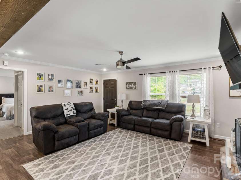 412 Mullinax Circle, Blacksburg, SC 29702.  MLS# CAR4376227, YatesRealty ID 17081. 