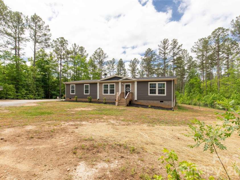 412 Mullinax Circle, Blacksburg, SC 29702.  MLS# CAR4376227, YatesRealty ID 17081. 