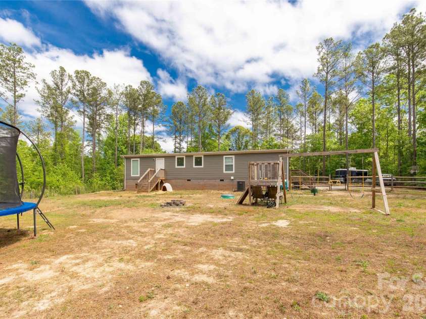 412 Mullinax Circle, Blacksburg, SC 29702.  MLS# CAR4376227, YatesRealty ID 17081. 