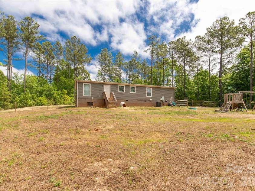 412 Mullinax Circle, Blacksburg, SC 29702.  MLS# CAR4376227, YatesRealty ID 17081. 